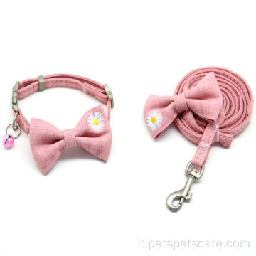 Flower Bowtie Small Dog Collar e set di guinzaglio